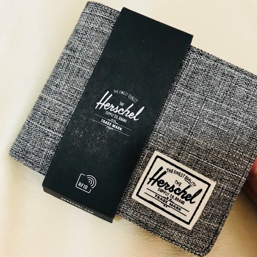 BRAND NEW: HERSCHEL WALLET